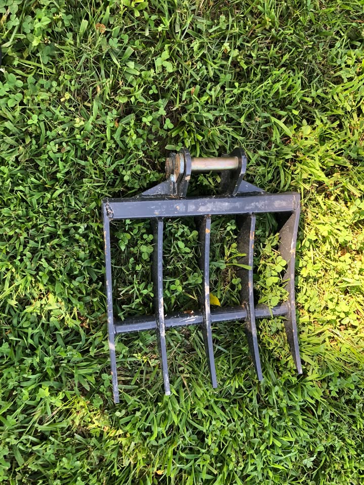 Mini excavator root rake with 25mm pin size